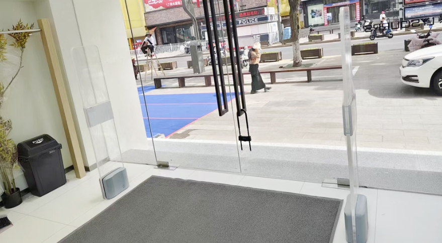 AM&RFID இரட்டை அதிர்வெண்: ஆடை சில்லறை வணிகத்திற்கான அறிவார்ந்த பாதுகாப்பு.